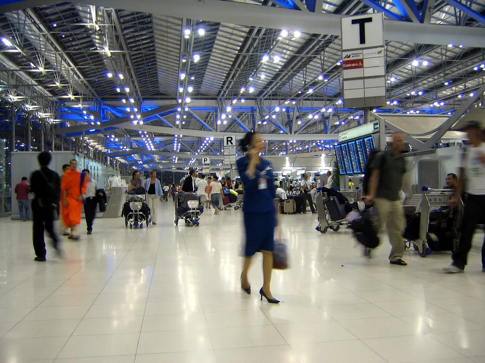 ผู้โดยสารในอาคารผู้โดยสารขาออก สนามบินสุวรรณภูมิ