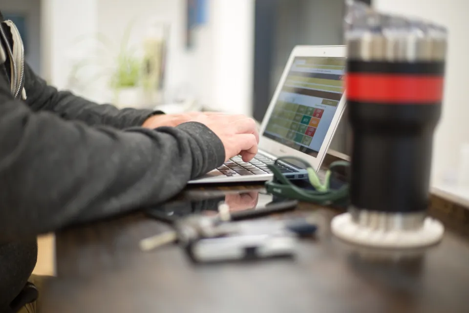 Office syndrome 2026: symptoms, causes and fixes that actually work