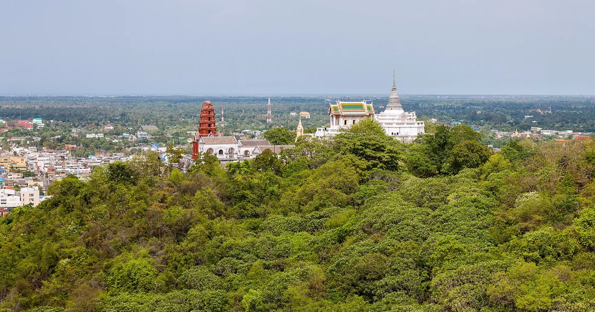 เที่ยวเพชรบุรี 2569: เขาวัง หาดเจ้าสำราญ ถ้ำเขาหลวง แผน 2 วัน 1 คืน