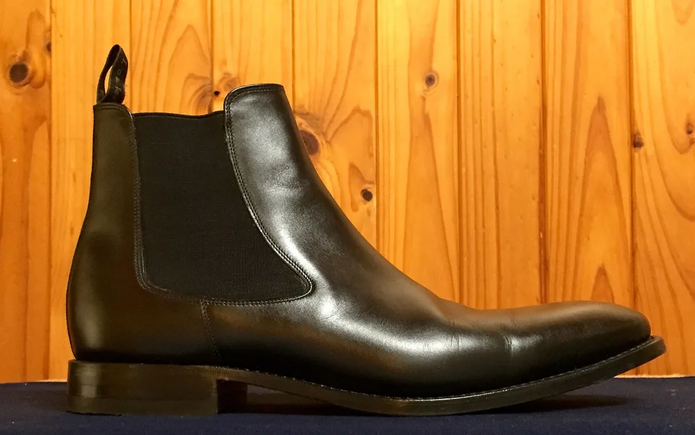 A black leather Chelsea boot, an example of the short ankle-boot shape