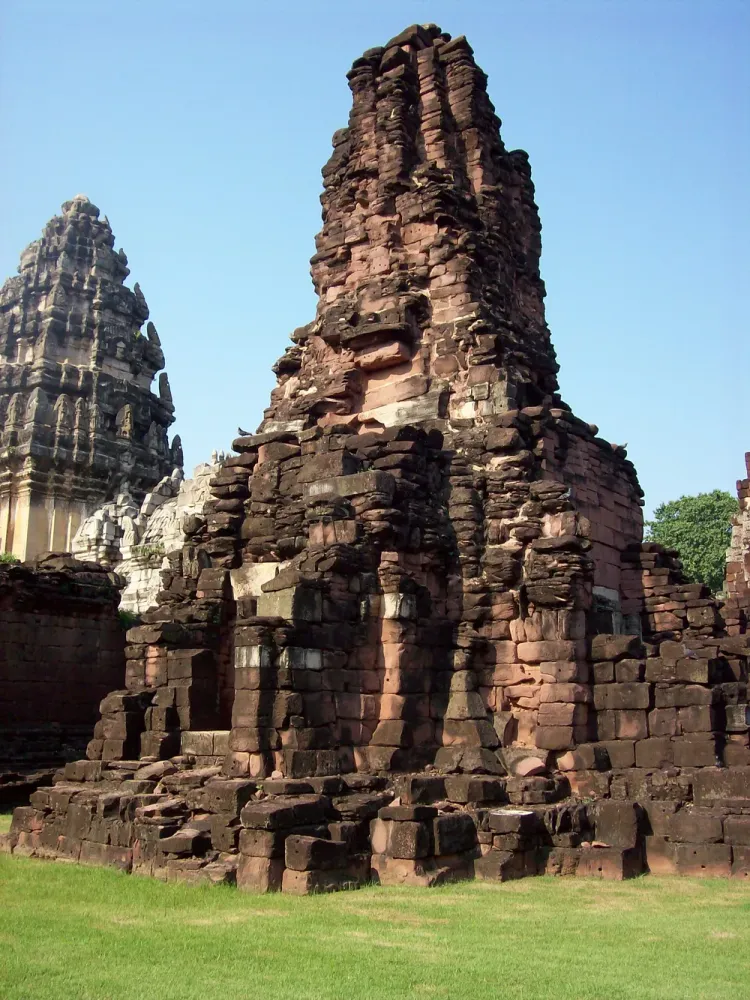 ปราสาทหินพิมาย จังหวัดนครราชสีมา หนึ่งในมรดกทางวัฒนธรรมของจังหวัดเจ้าภาพปี 2027